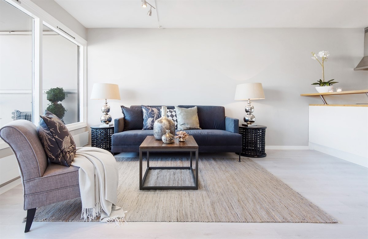 Stuen har god plass til sofaløsning med tilhørende møblement. Galleribilde