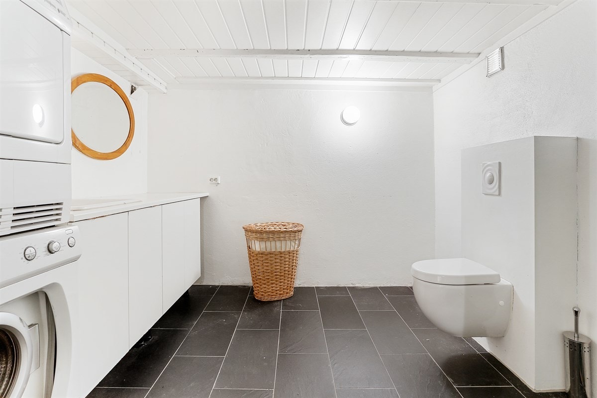 Stort praktisk vaskerom Galleribilde