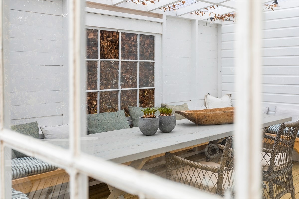 Lysthus - God plass til langbord Galleribilde