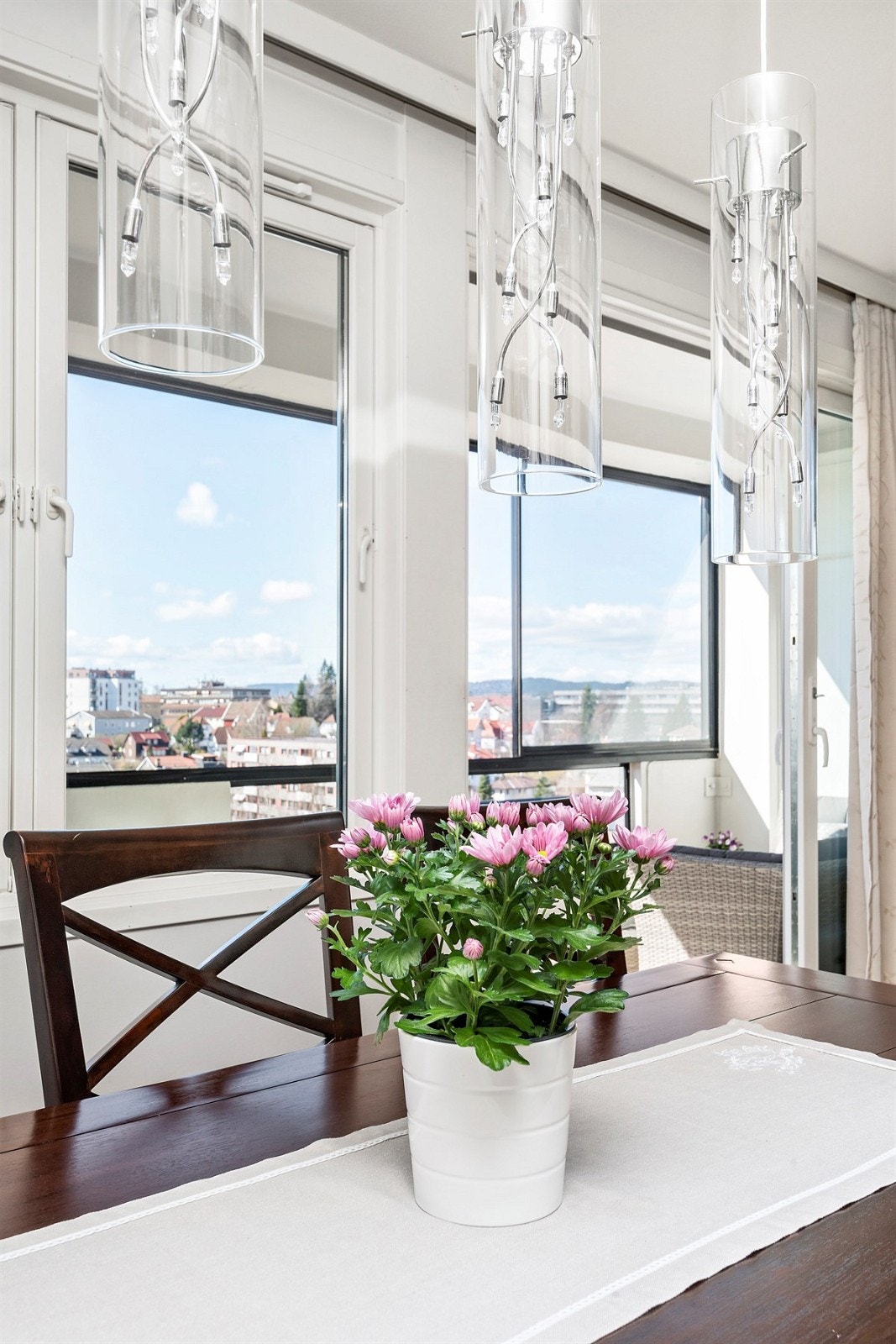 Utsikt fra spiseplass. Galleribilde