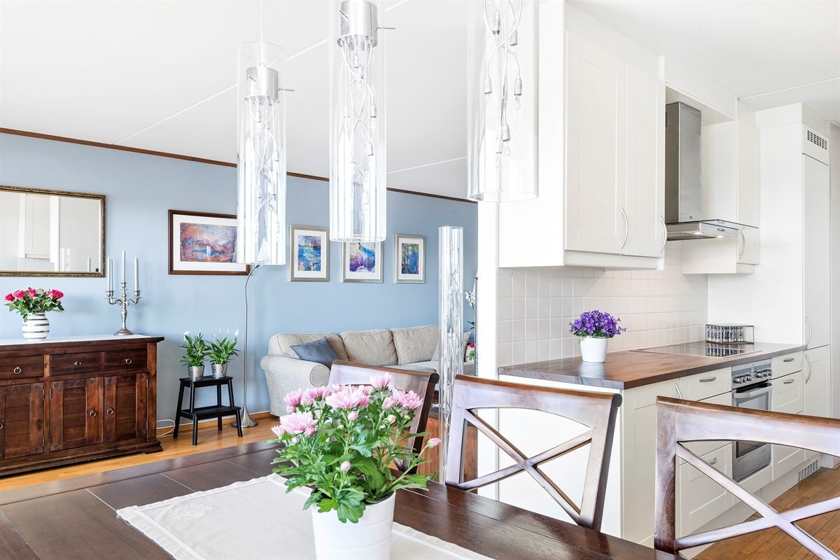 Spisestue/kjøkken. Galleribilde