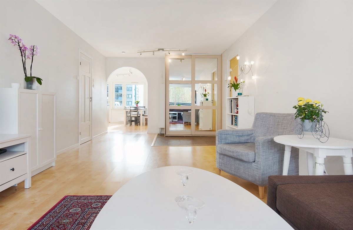 Stue sett mot kjøkkenet. Galleribilde