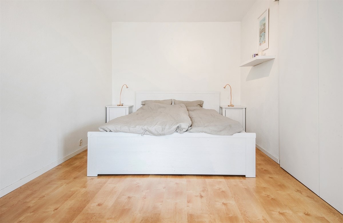 Hovedsoverom med god plass til dobbeltseng. Galleribilde