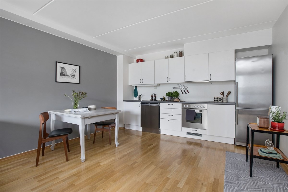 Moderne kjøkkeninnredning fra leiligheten var ny i 2009 Galleribilde