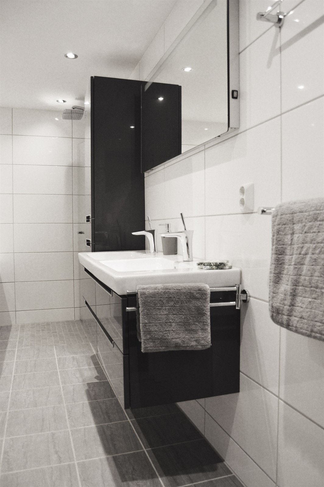 I tillegg har du også dobbelservant og godt med plass til oppbevaring Galleribilde