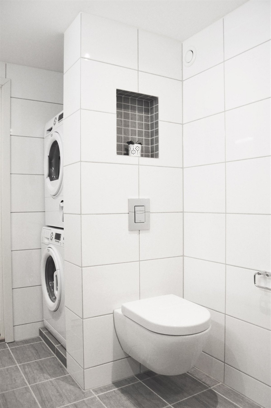 Opplegg for vaskemaskin og plass til tørketrommel Galleribilde