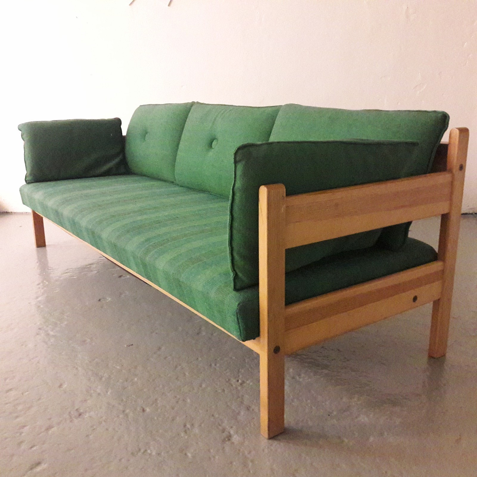 Futurum sovesofa/daybed fra rastad og relling tegnekontor. 200x69x68 ... Gubi 4 stk stoler
