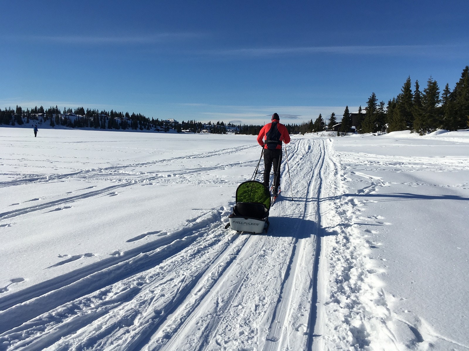Lån gjerne pulk av oss Galleribilde