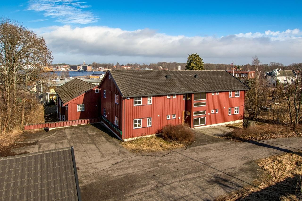 Rikelig med p-plasser til beboere. Galleribilde