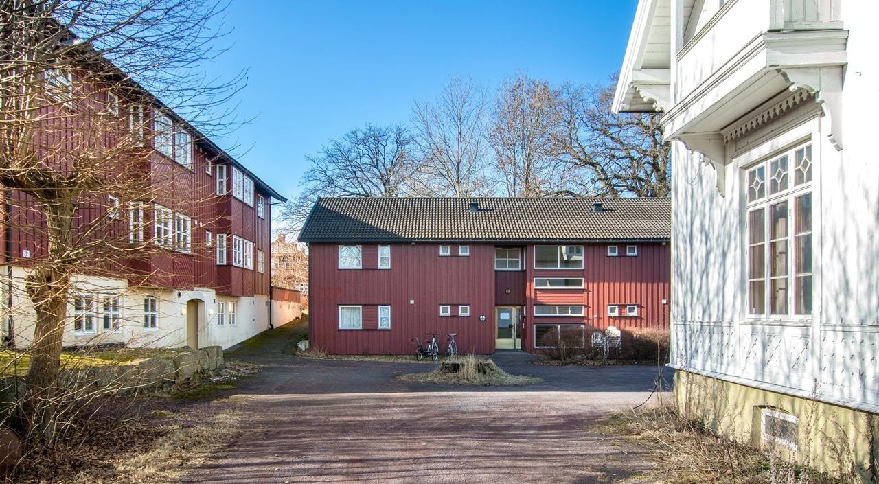 Romslig eiet tomt. Galleribilde