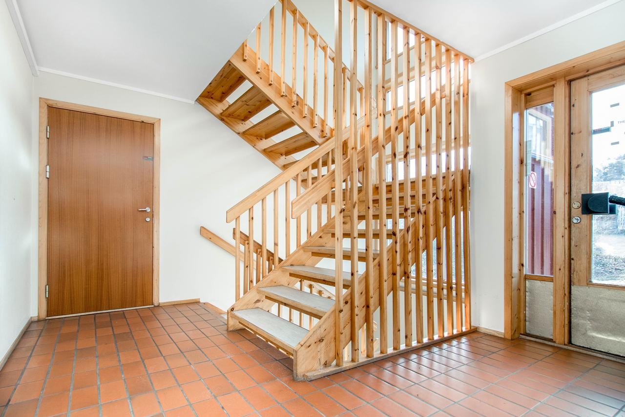 Inngangsparti/trapperom. Galleribilde