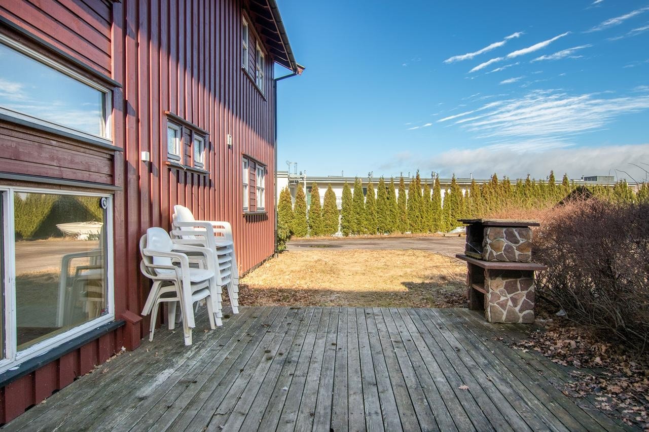 Uteplass. Galleribilde