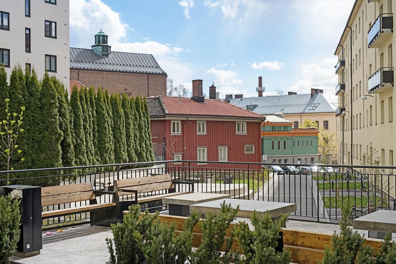 Borettslaget består av 146 leiligheter og har en felles flott bakgård som er til fri benyttelse for beboerne! Galleribilde