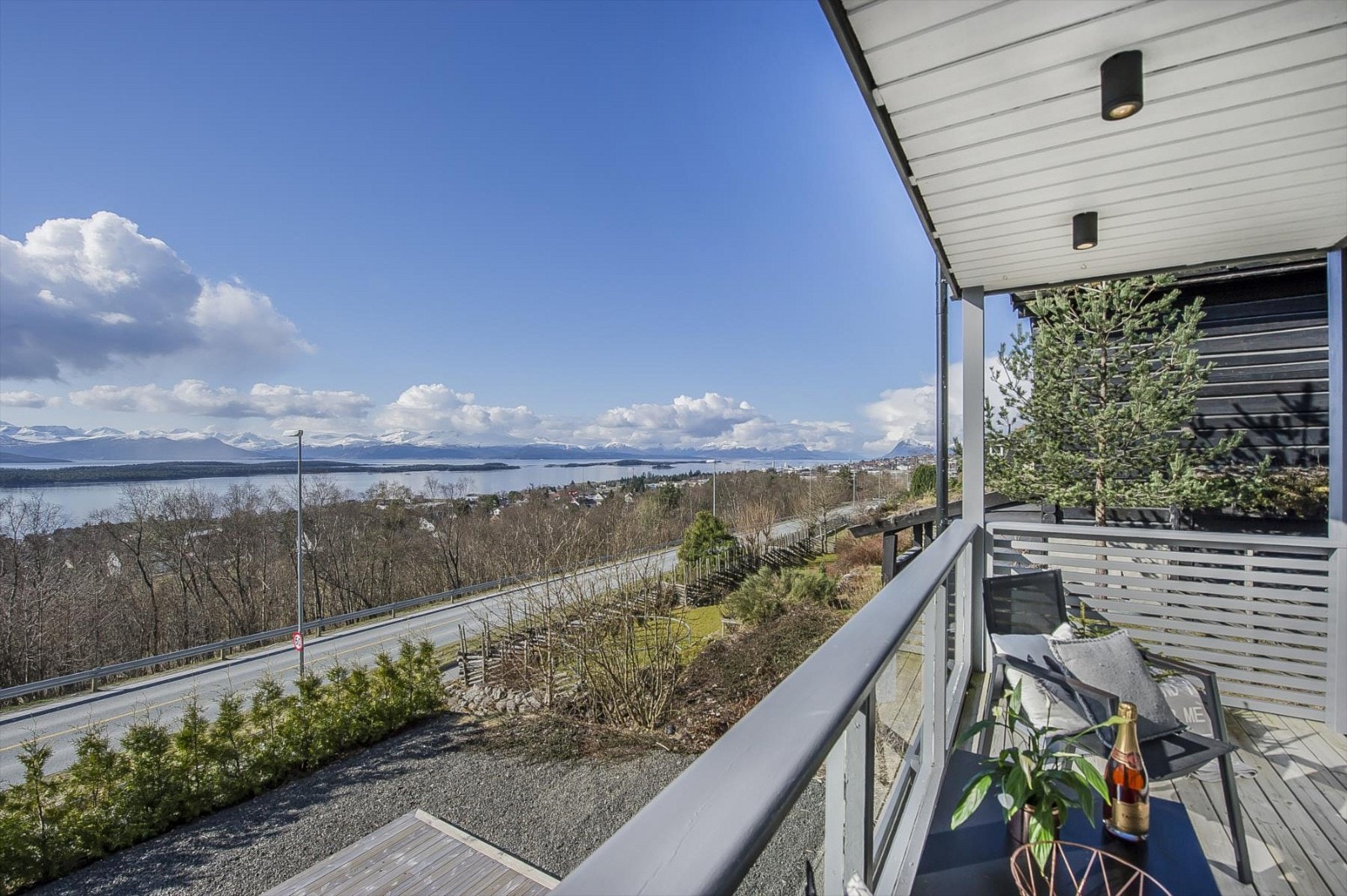 Veranda med nydelig utsikt Galleribilde