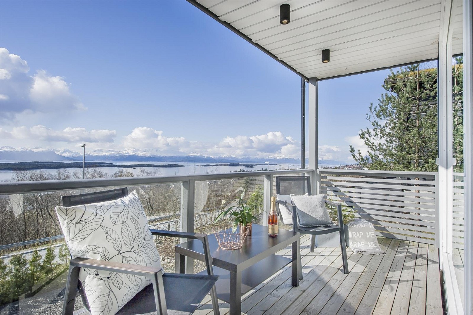 Veranda med nydelig utsikt Galleribilde