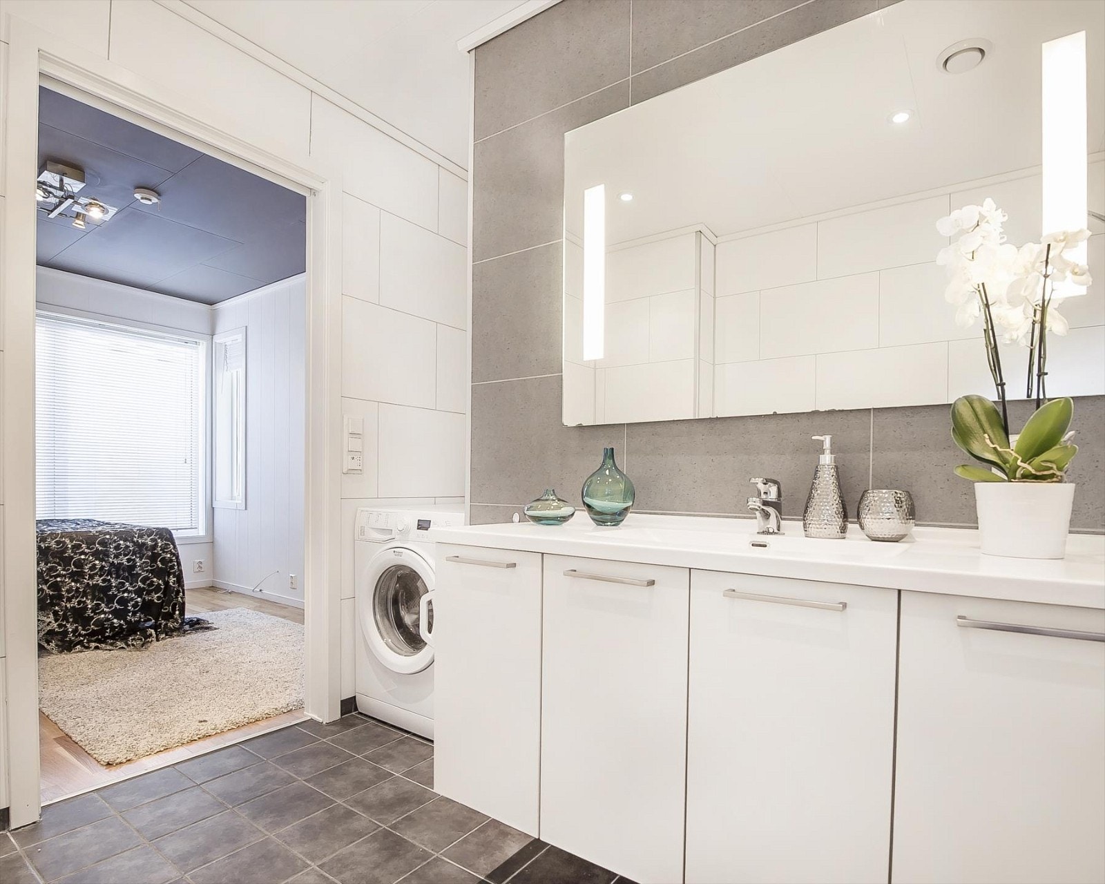 Bad/vaskerom i 1. etasje Galleribilde