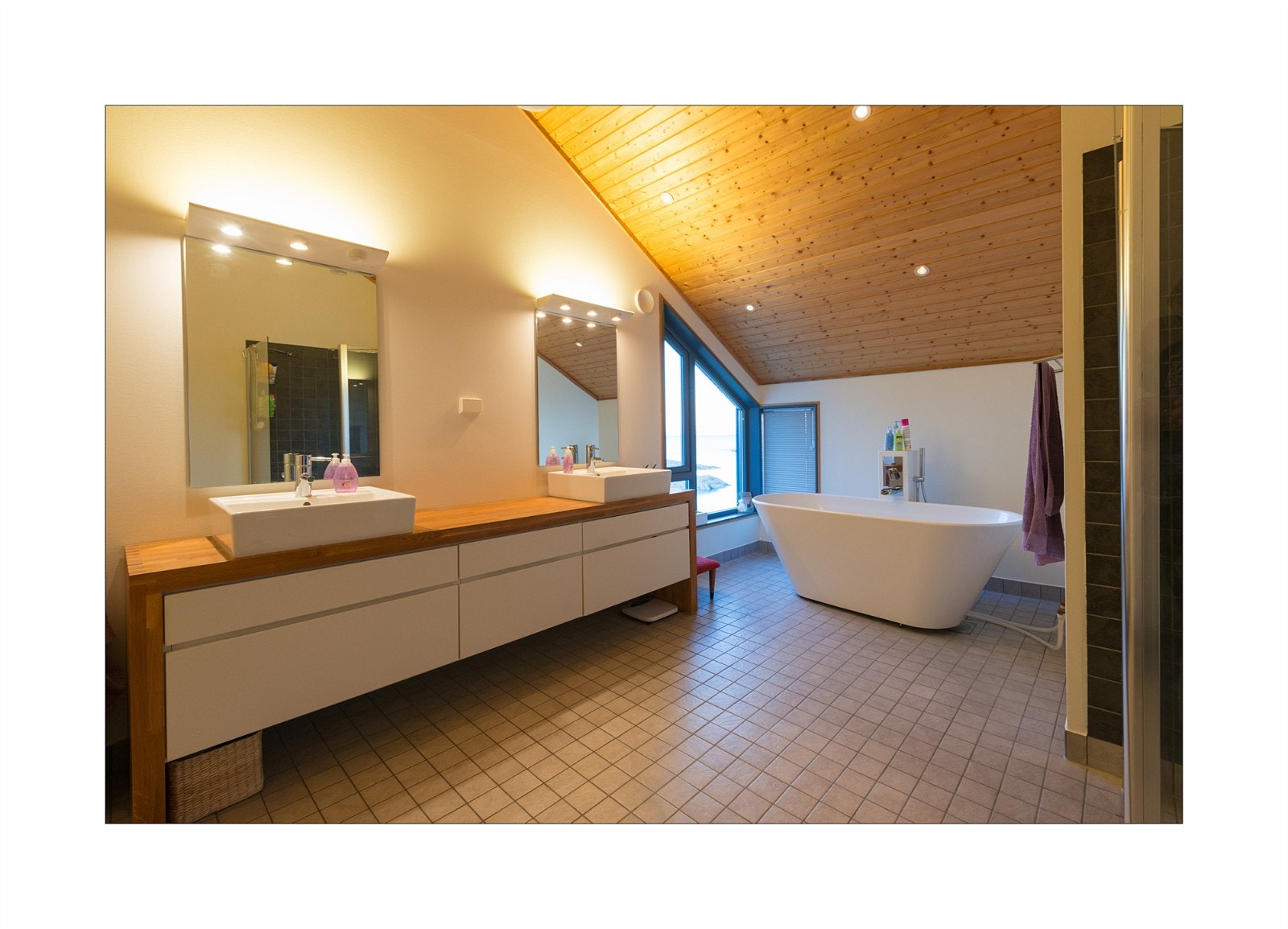 Bad 2. etg Galleribilde