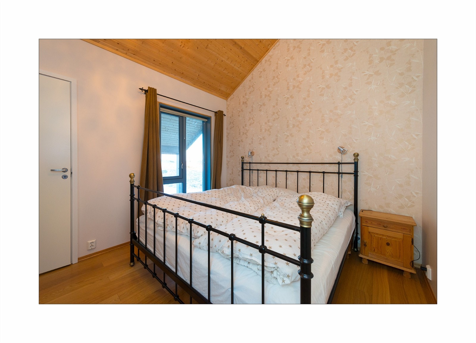 Hovedsoverom med walk in closeth - Andre etasje Galleribilde