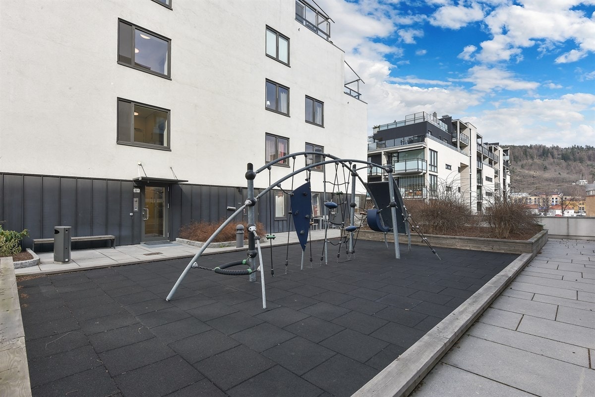 Fellesområdet har etablert en lekeplass for de yngste. Galleribilde