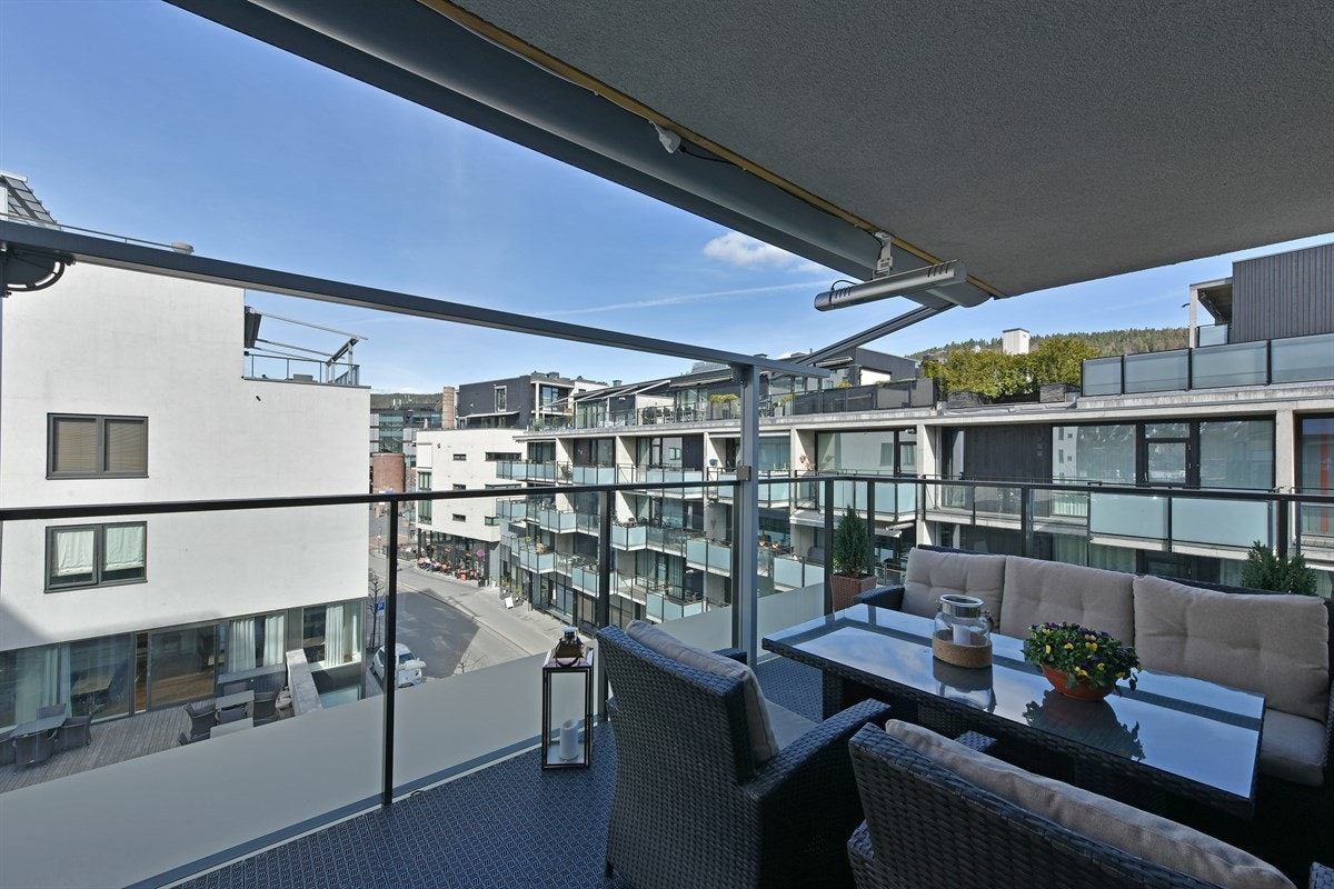 Det er plass for utemøblement på verandaen. Galleribilde
