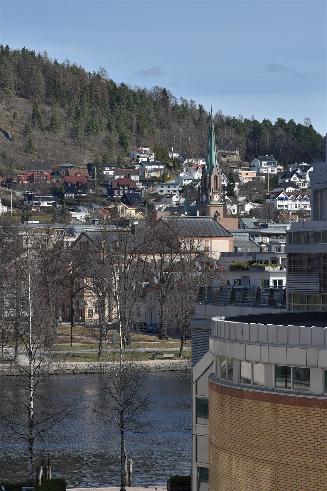 Fantastisk utsikt over Drammen og elven fra kjøkkenet. Galleribilde