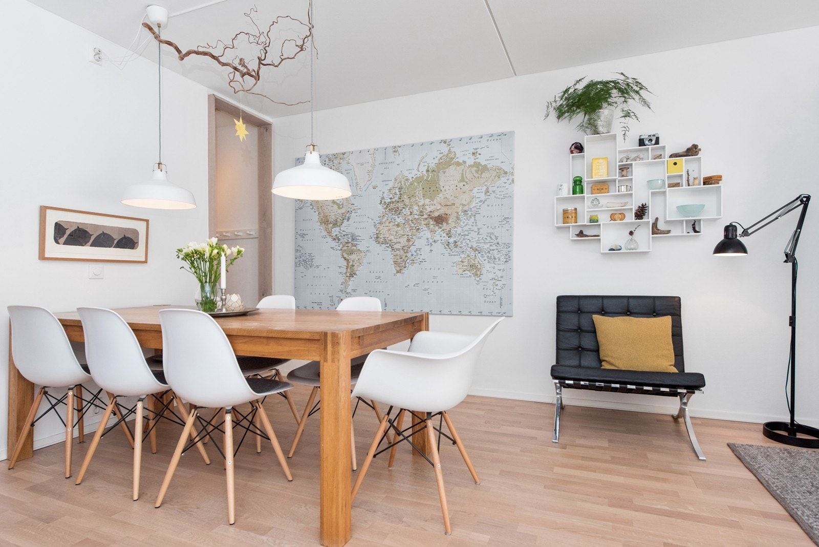 God plass til mange rundt bordet Galleribilde