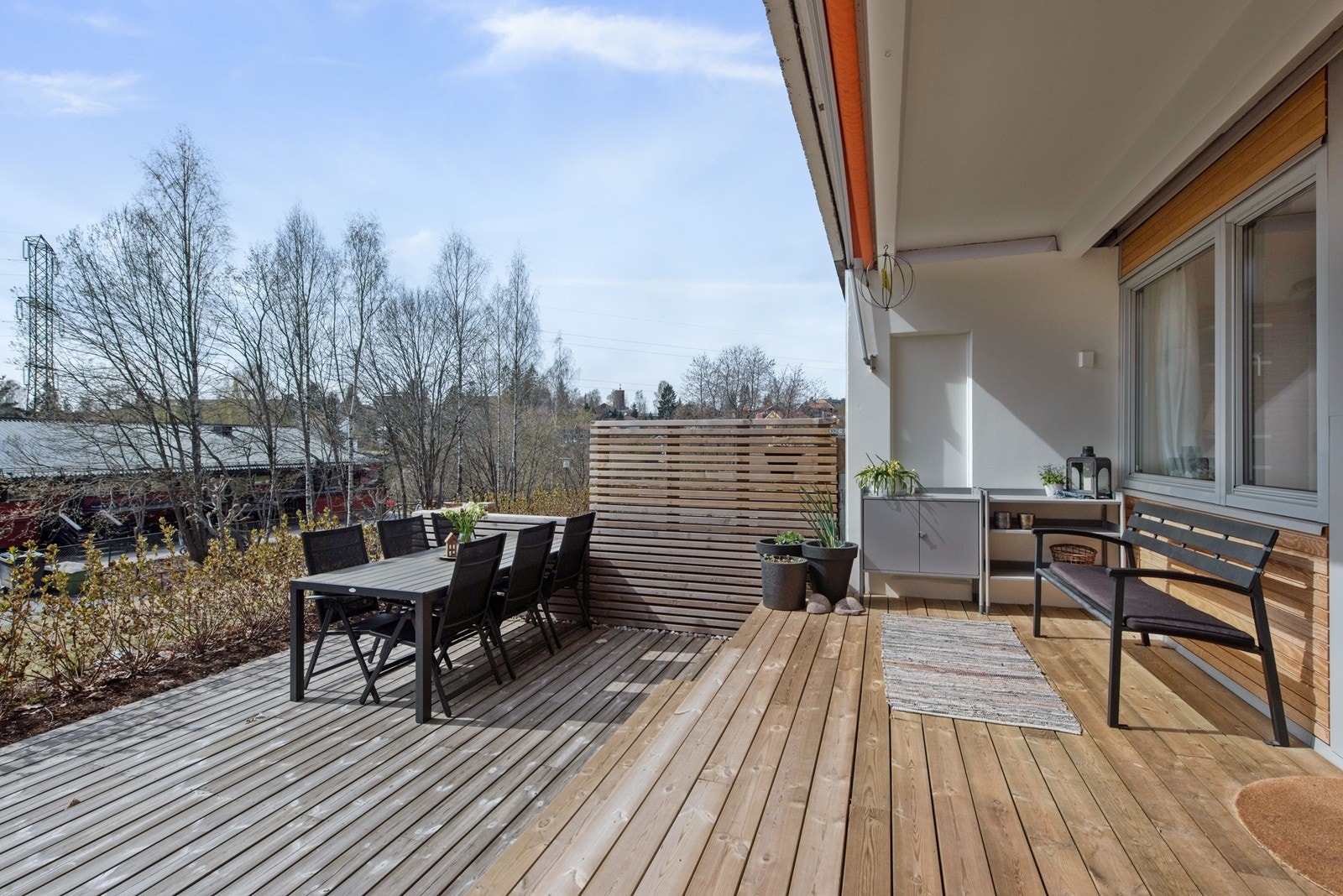 Stor og solrik terrasse Galleribilde