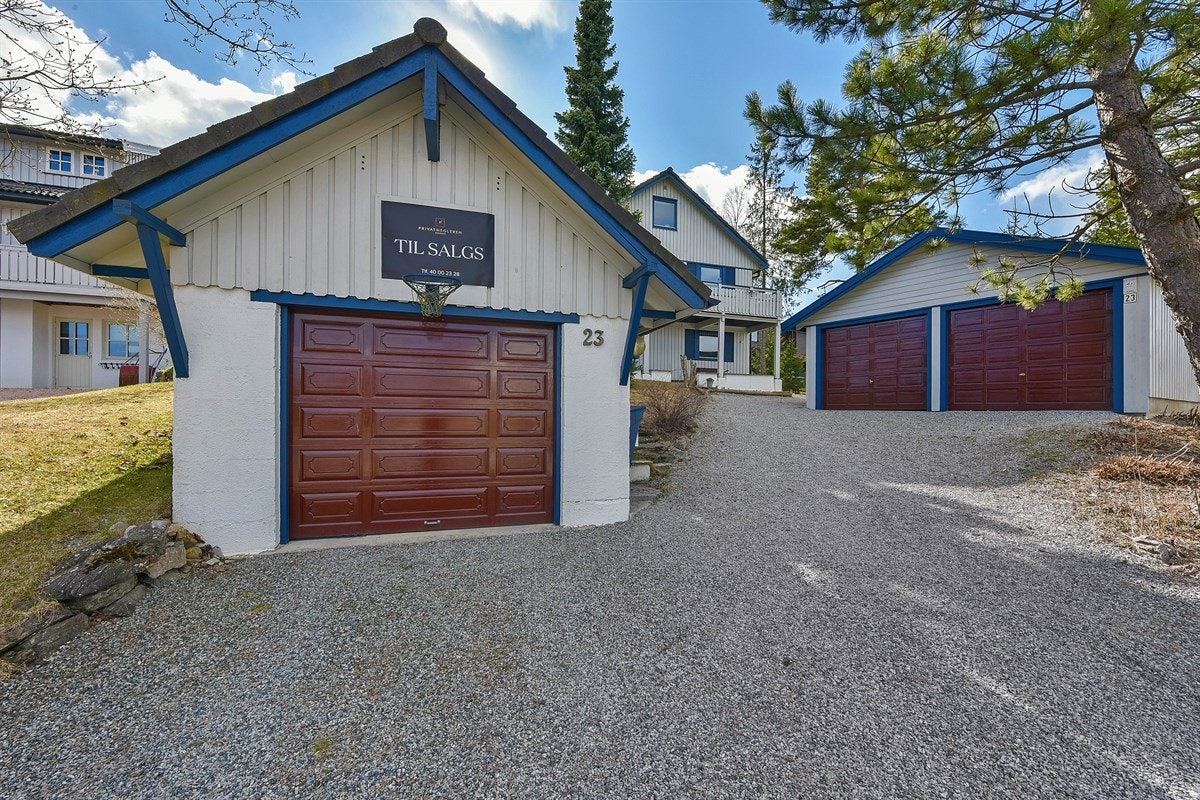 Boligen har også en enkelgarasje. Galleribilde