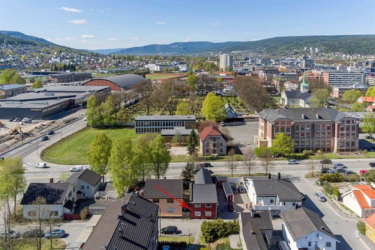 Det er kort vei til flott fotball- og skøytebane på Marienlyst, samt Drammenshallen og populære Drammensbadet. Galleribilde