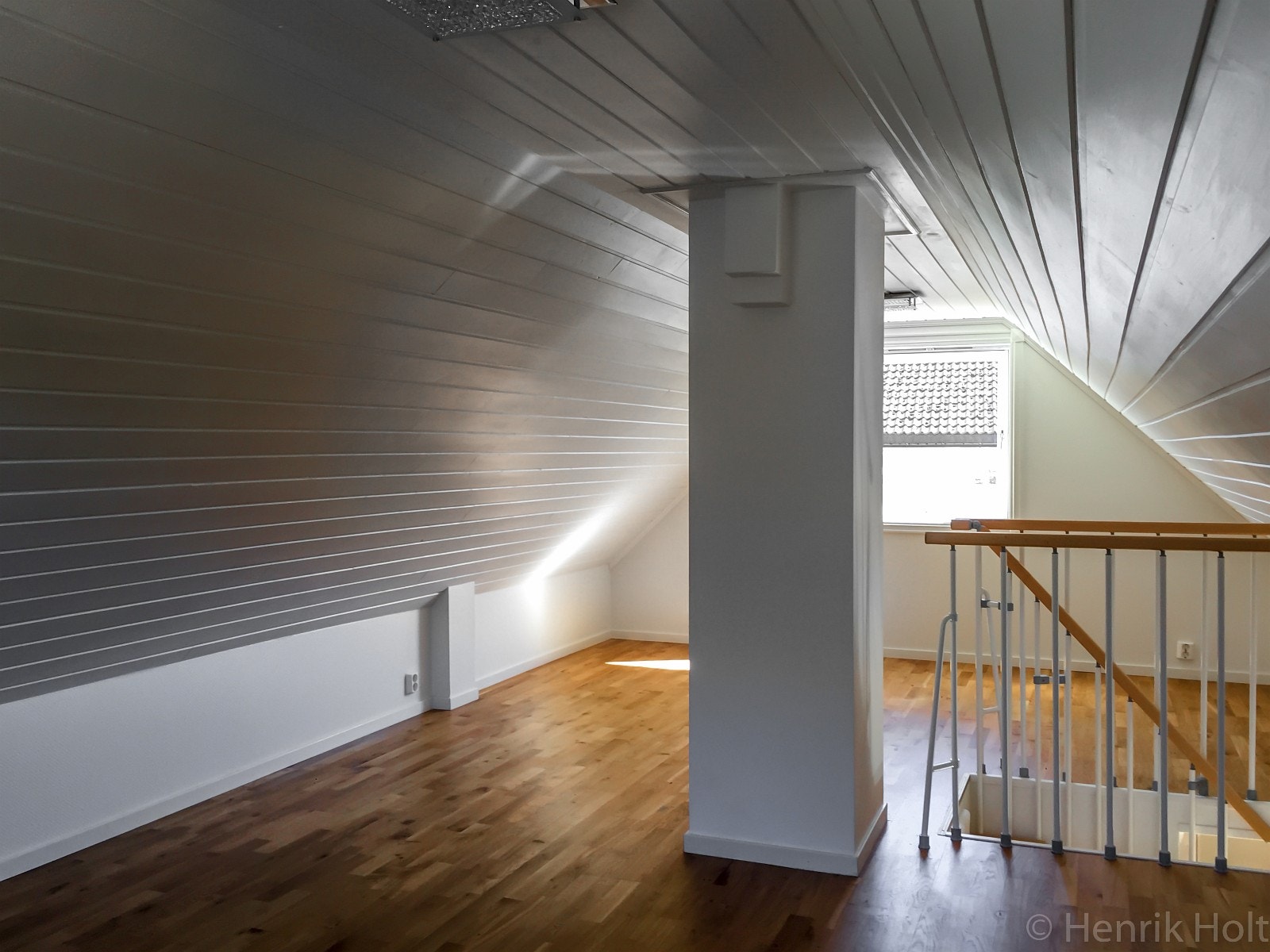 stort rom i 2. etg; åpent ned Galleribilde