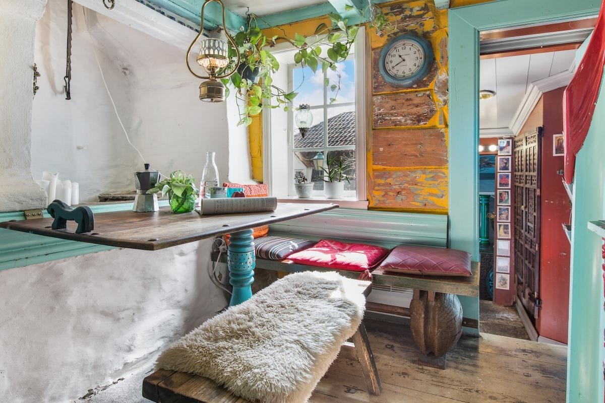 Kjøkken med spiseplass ved gruen (Gruen er ikke i bruk) Galleribilde