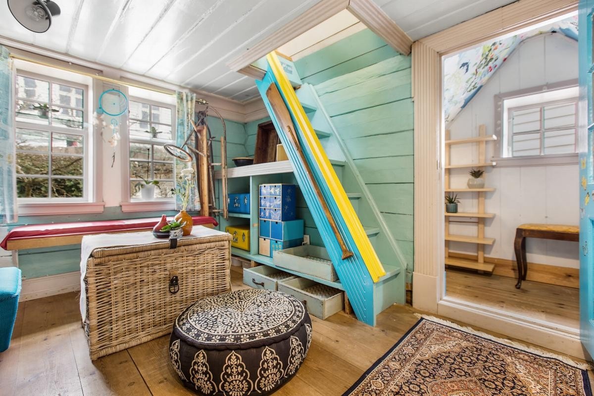 Fra stuen i 2. etg er det trapp opp til hemsen Galleribilde