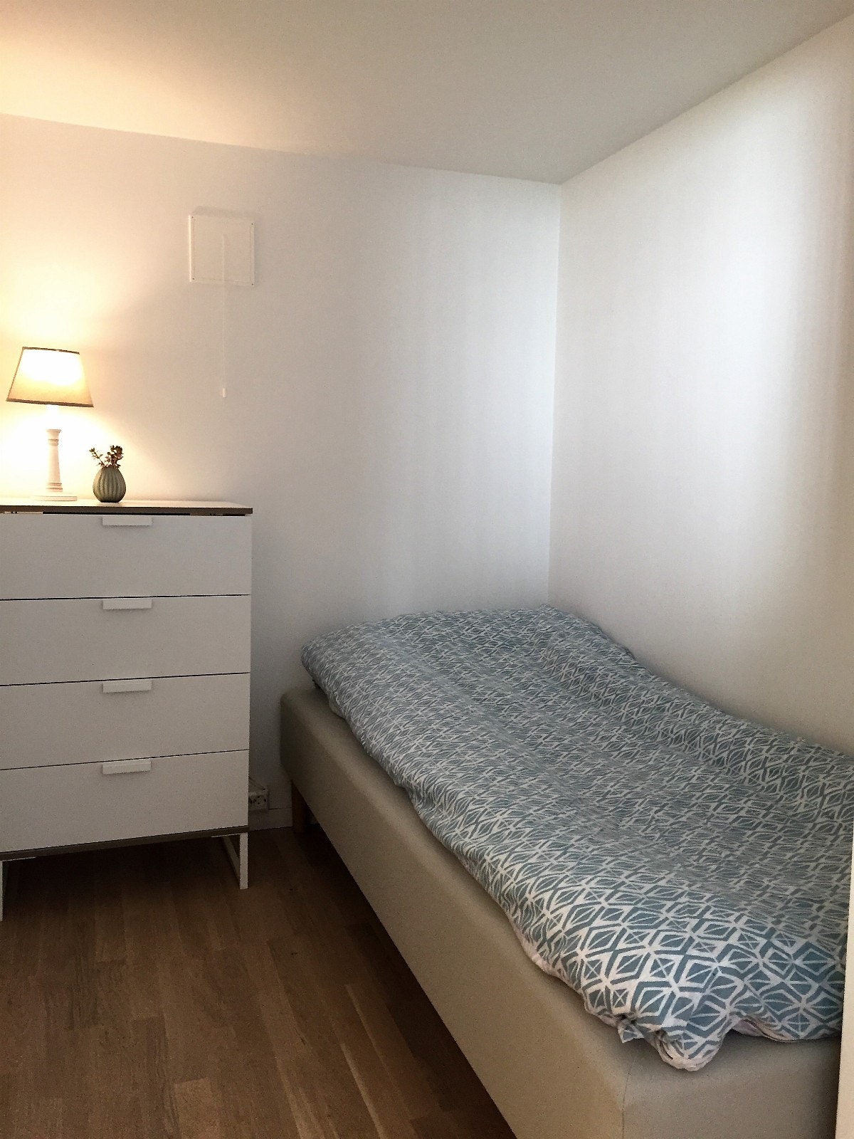 Sovealkove. Står en liten dobbeltseng der i dag. Galleribilde