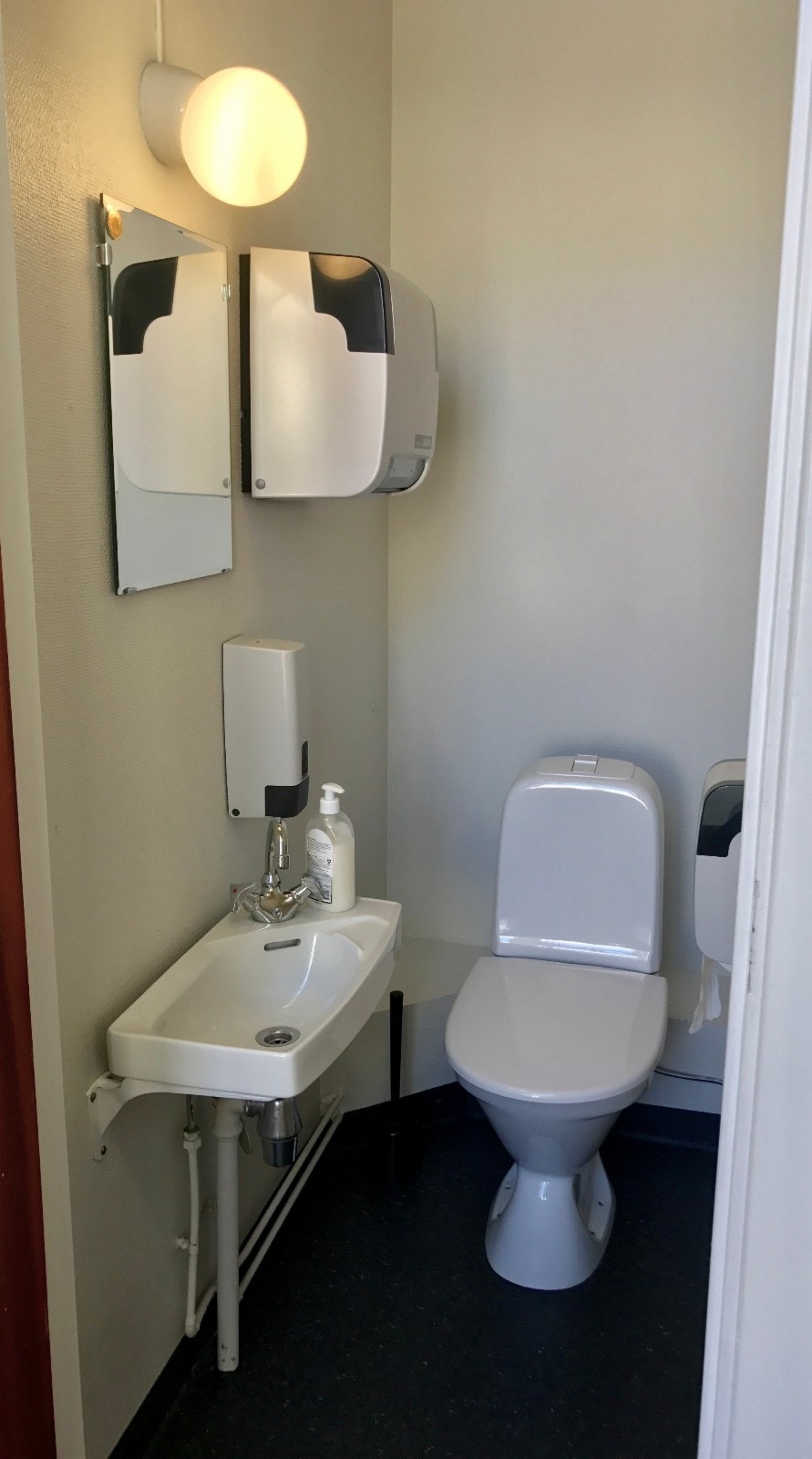 felles wc Galleribilde