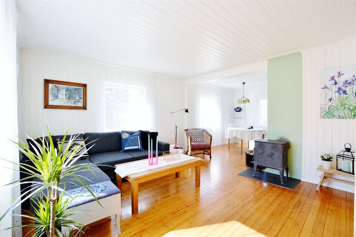 Lys og hyggelig stue... Galleribilde