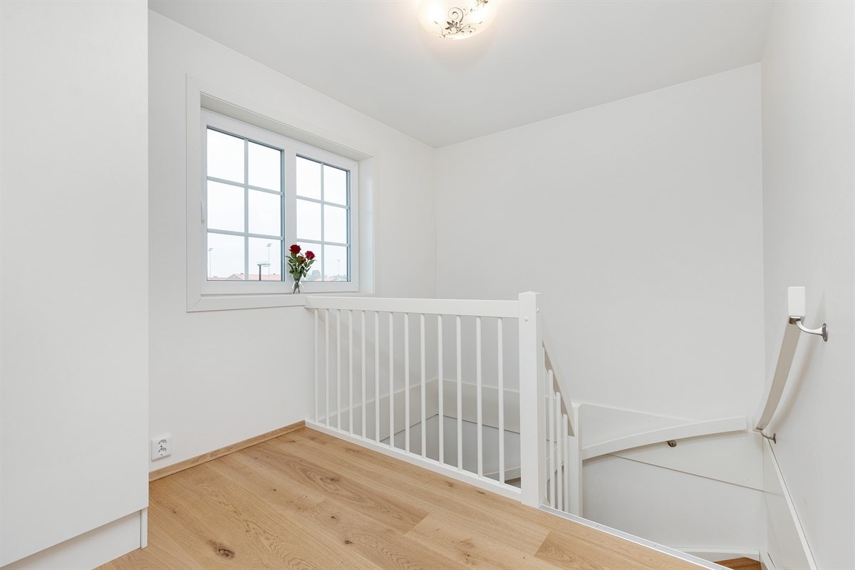 Trappeoppgangen er lys og fin Galleribilde