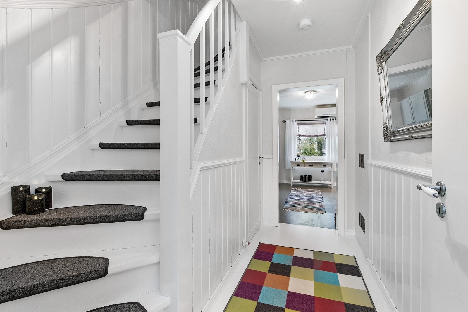 Trapperom/gang Galleribilde