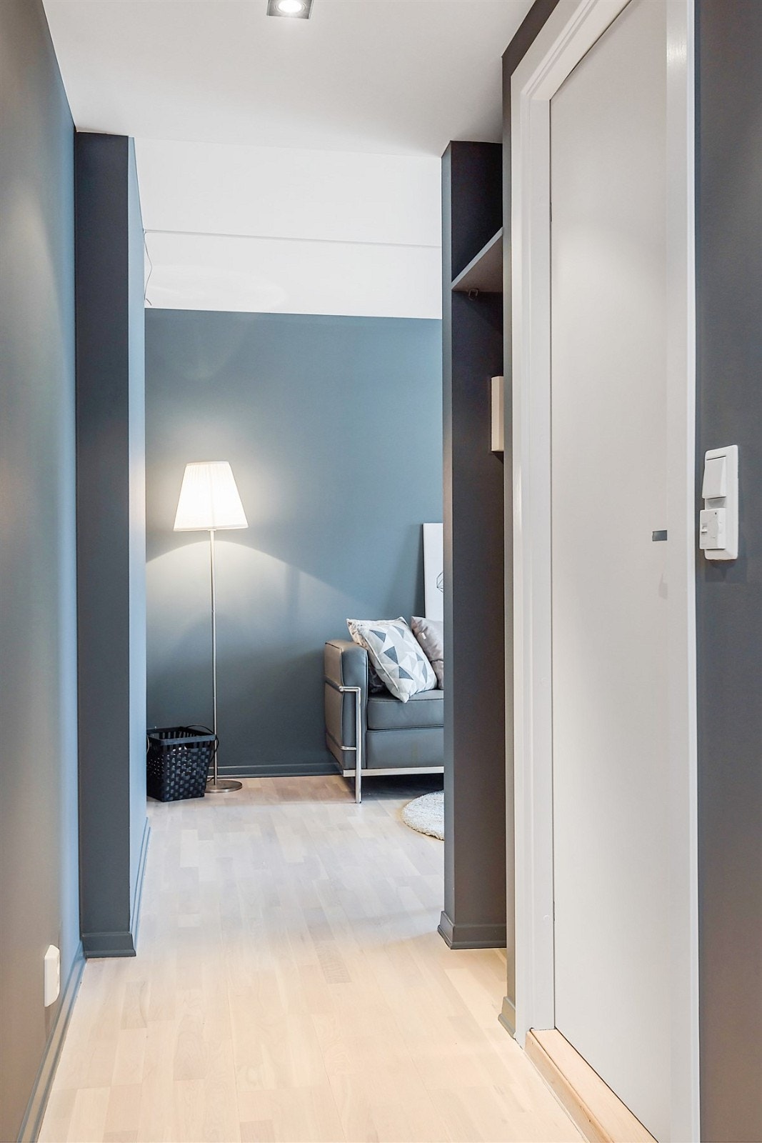 Praktisk entré med plass til oppbevaring av yttertøy. Galleribilde