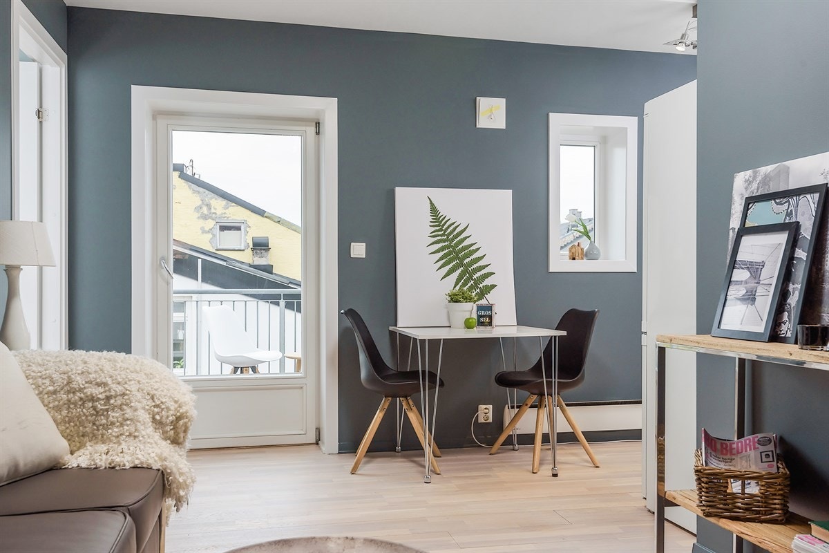 Plass til spisebord i tilknytning til kjøkken. Galleribilde