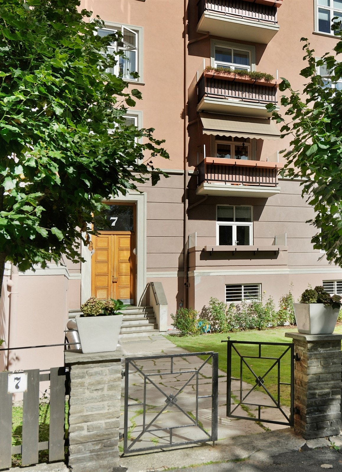 Inngangsparti. Galleribilde