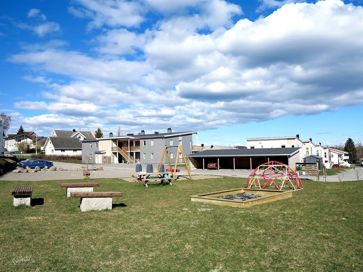 Felles lekeområdet rett utenfor bygget Galleribilde