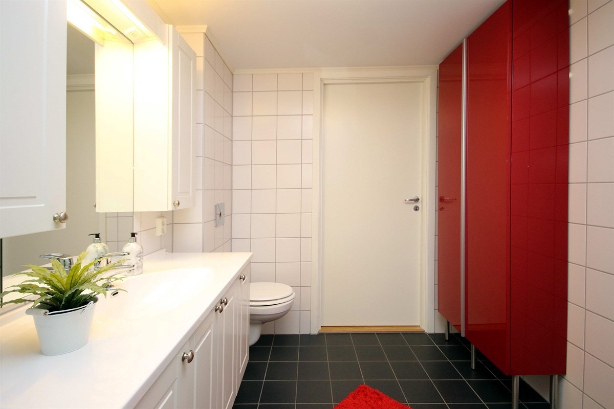 Flislagt og moderne bad Galleribilde