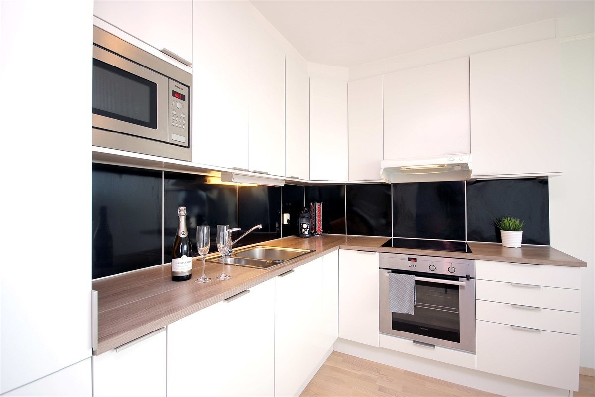 Kjøkken med integrerte hvitevarer Galleribilde