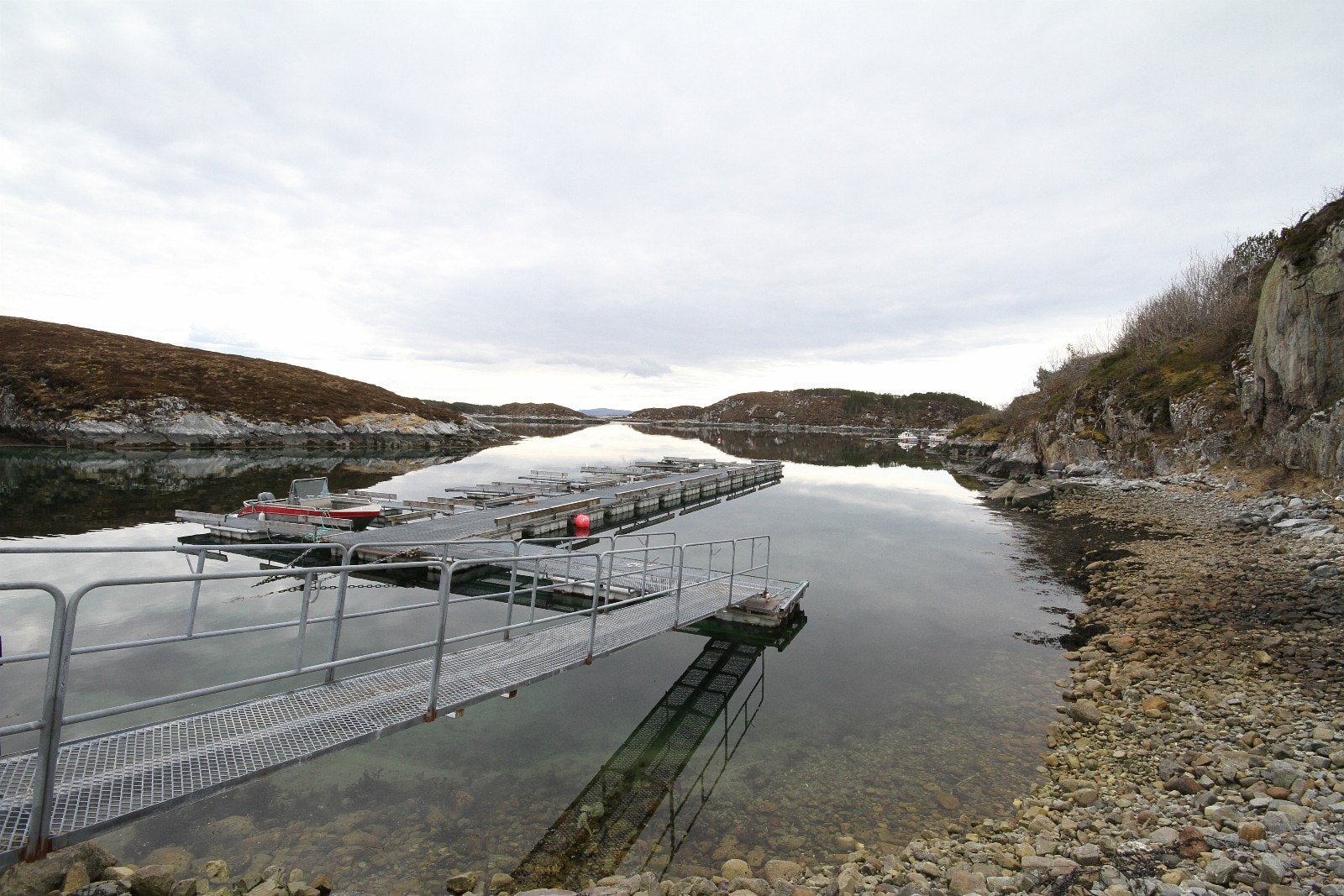 Marinaen foran tomtene til salgs - på stranda Galleribilde