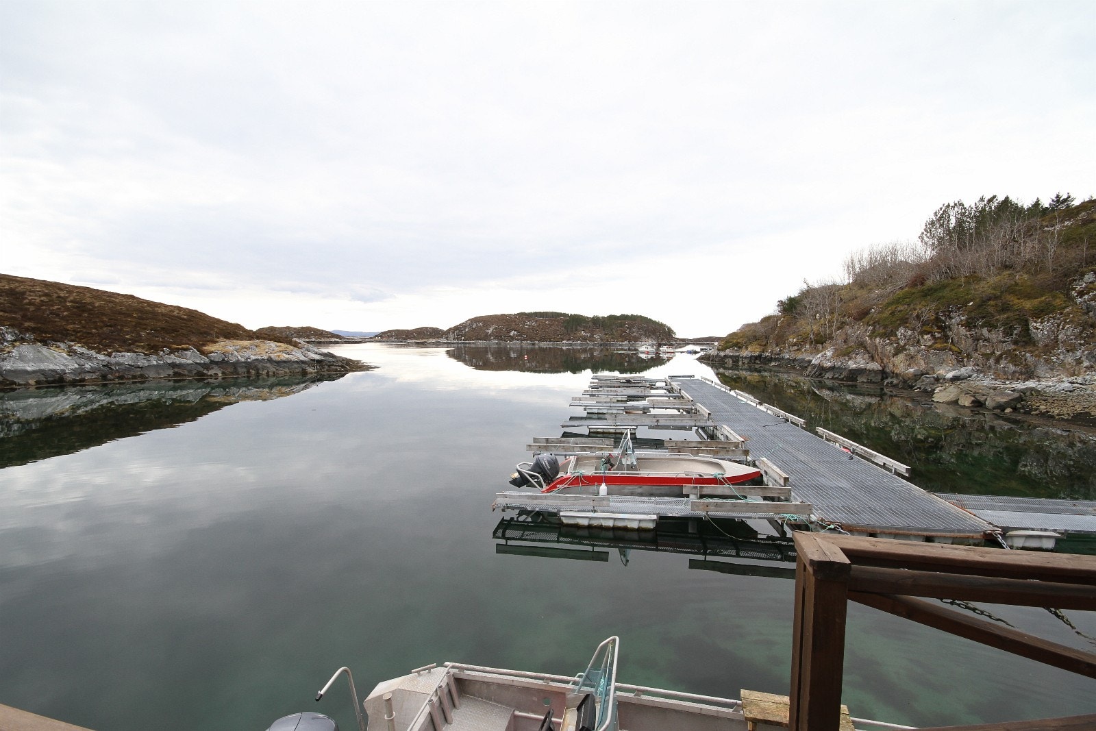 Solid marina med ledige plasser Galleribilde