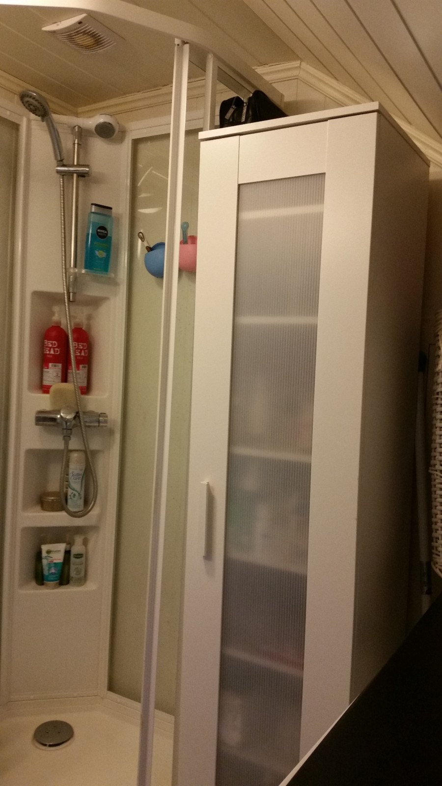 Dusjkabinett m/oppbevaring. Ca 80x80 Galleribilde