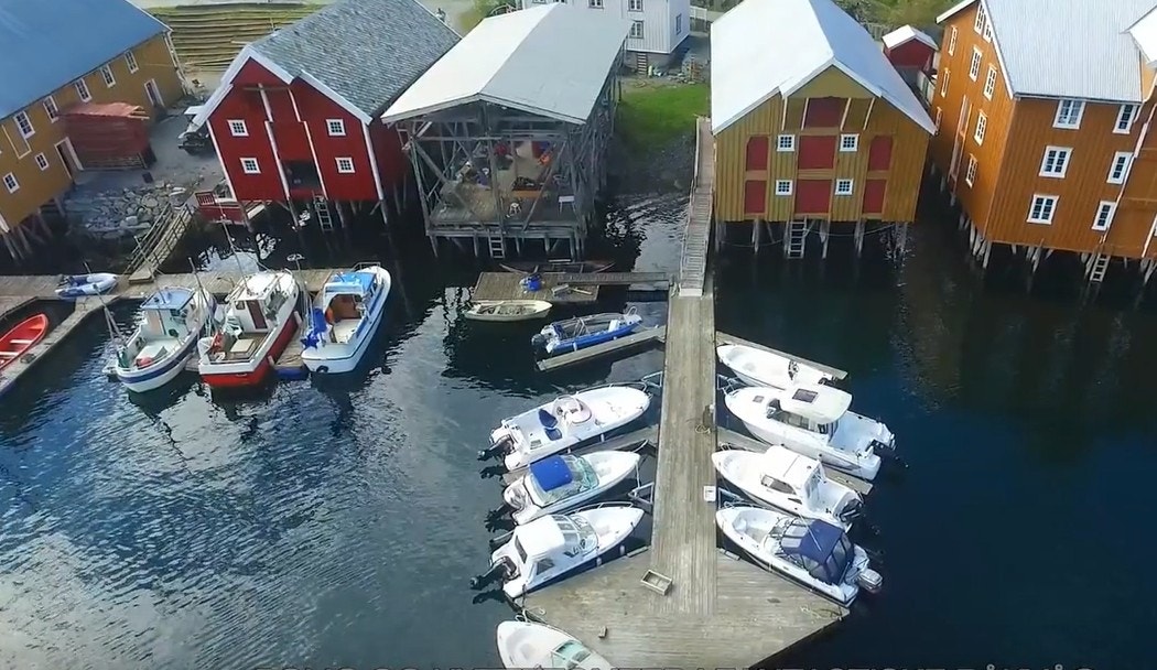 Flytebrygge. Mulighet for båtplass ved flytebrygge. Galleribilde