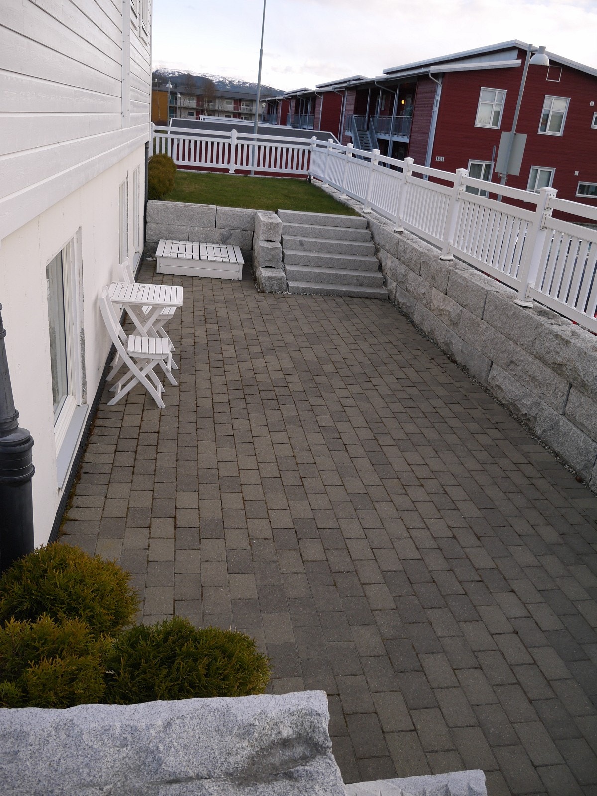 Steinlagt uteområde Galleribilde