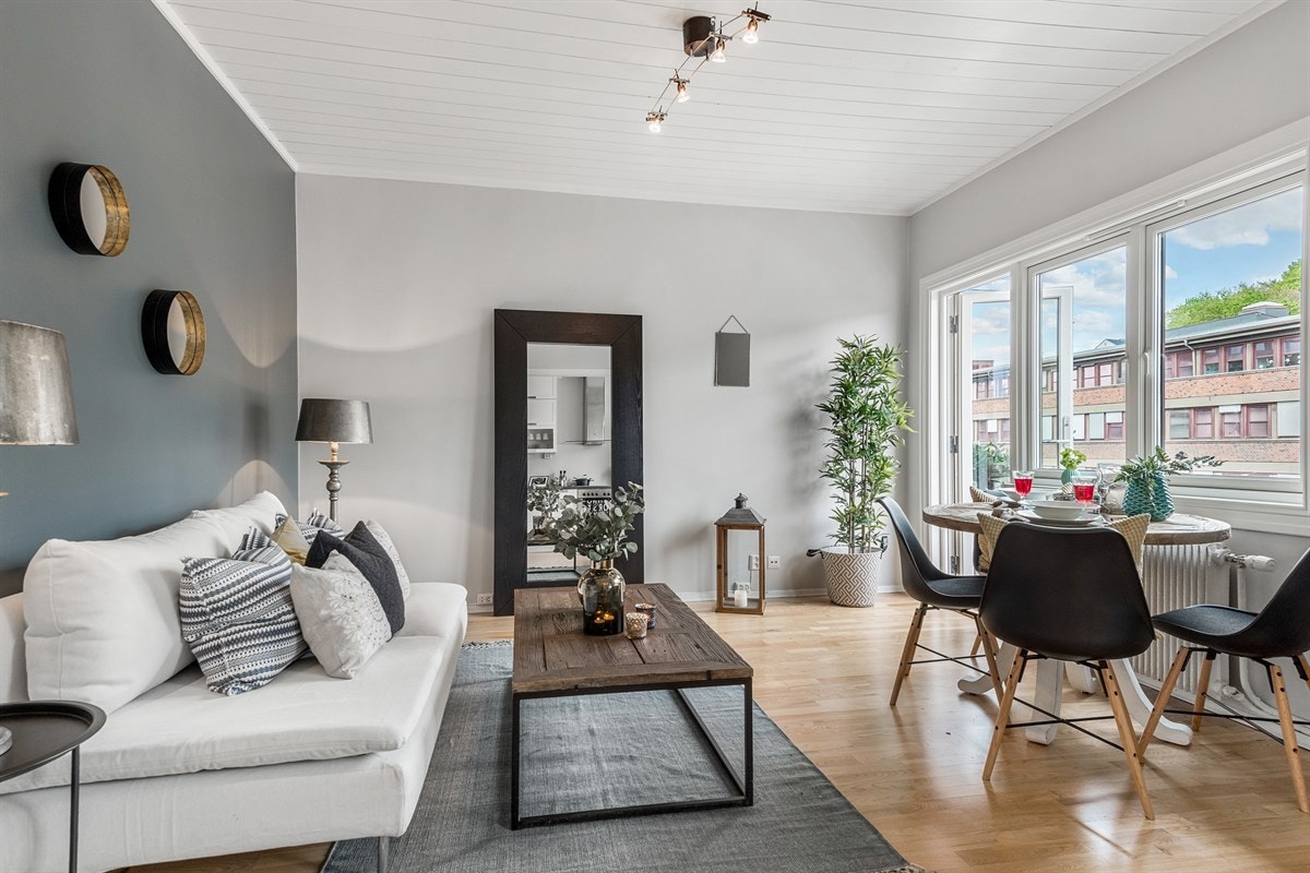 Leiligheten ligger høyt og fint til i 5. etasje med luftig og himmelrikt utsyn. Galleribilde