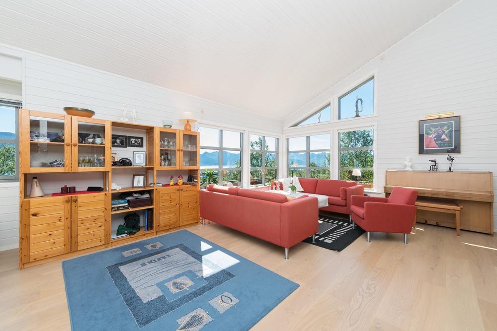 Lys og trivelig stue med gradert takhøyde opp mot 5 meter Galleribilde